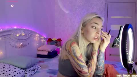 Snapshot of lillimooore chatting on 10.13.25 LilliMoore online show from 10.13.25