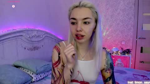 Snapshot of lillimooore chatting on 11.03.25 LilliMoore online show from 11.03.25