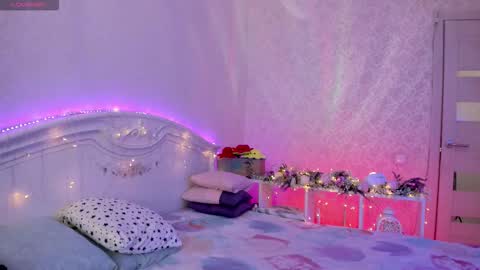 Snapshot of lillimooore chatting on 11.08.25 LilliMoore online show from 11.08.25