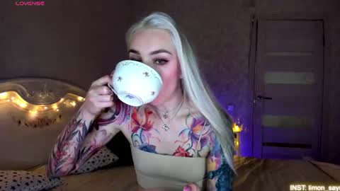 Snapshot of lillimooore chatting on 06.09.26 LilliMoore online show from 06.09.26