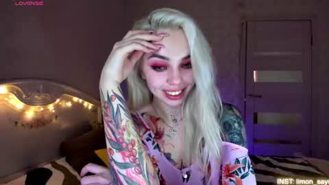 Snapshot of lillimooore chatting on 06.22.26 LilliMoore online show from 06.22.26