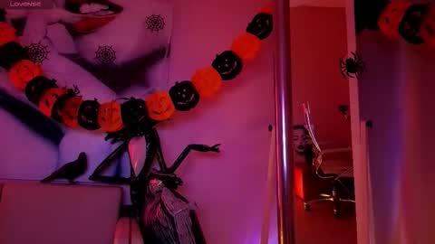 Snapshot of lilly_4u chatting on 11.05.25 Lilly online show from 11.05.25