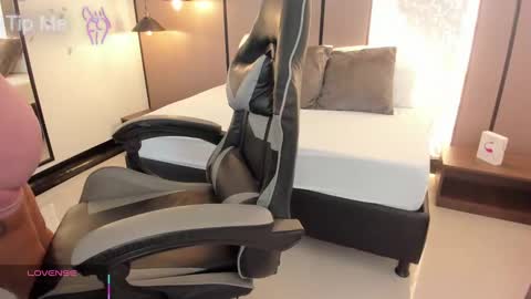 Snapshot of lilly_ass chatting on 09.26.25 L I L L Y online show from 09.26.25