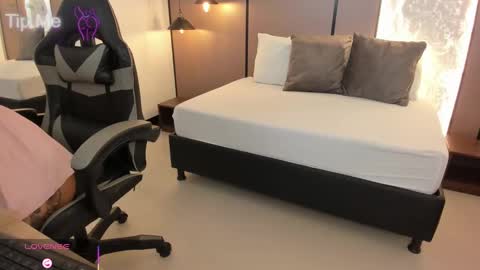 Snapshot of lilly_ass chatting on 09.30.25 L I L L Y online show from 09.30.25