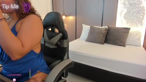 Snapshot of lilly_ass chatting on 10.06.25 L I L L Y online show from 10.06.25