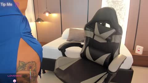 Snapshot of lilly_ass chatting on 10.17.25 L I L L Y online show from 10.17.25