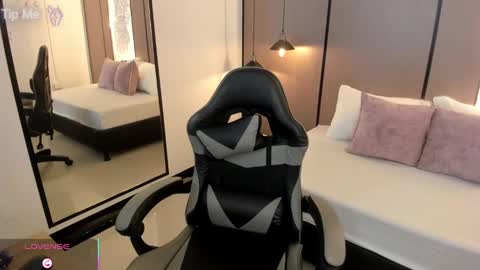 Snapshot of lilly_ass chatting on 11.08.25 L I L L Y online show from 11.08.25