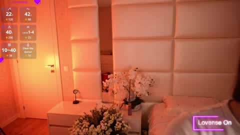 Lilly Colins online show from 10.10.25