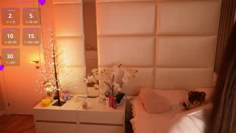 Lilly Colins online show from 02.25.26