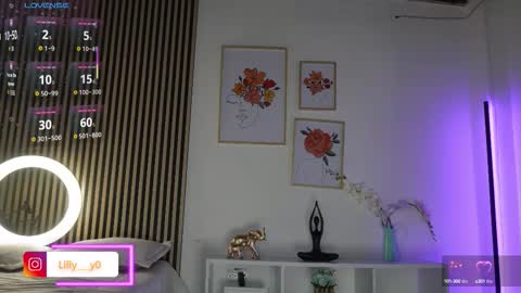Snapshot of lilly_dollss chatting on 09.30.25 Sofia online show from 09.30.25