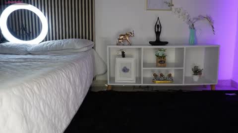 Snapshot of lilly_dollss chatting on 10.10.25 Sofia online show from 10.10.25