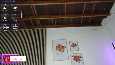 Snapshot of lilly_dollss chatting on 10.22.25 Sofia online show from 10.22.25