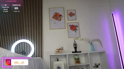 Snapshot of lilly_dollss chatting on 11.12.25 Sofia online show from 11.12.25
