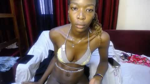 Snapshot of lilly_freak chatting on 09.30.25 Des online show from 09.30.25