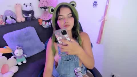 Snapshot of lilly_kinky chatting on 01.12.26 Lilly online show from 01.12.26