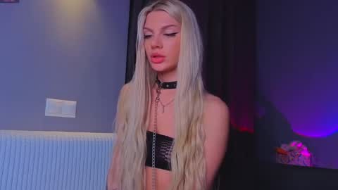 Snapshot of lilly_lux chatting on 05.30.26 lilly_lux online show from 05.30.26