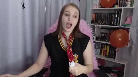 LillyFan X online show from 11.02.25