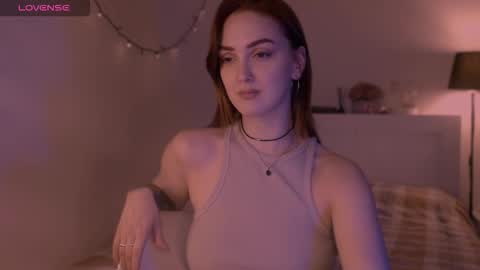 Snapshot of lillyfarey chatting on 09.23.25 LillyFarey online show from 09.23.25