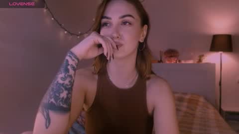 Snapshot of lillyfarey chatting on 10.10.25 LillyFarey online show from 10.10.25