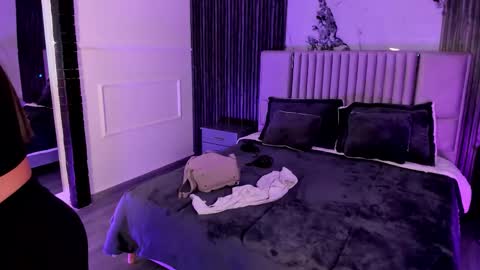 Lilly Ortiz online show from 09.10.25