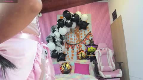 Snapshot of lillyy16 chatting on 10.19.25 lillyy16 online show from 10.19.25