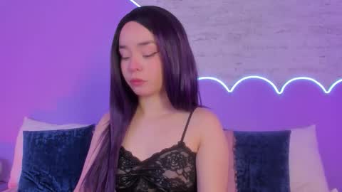 Lilou online show from 11.05.25