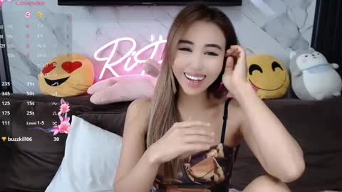 Lily online show from 02.19.25
