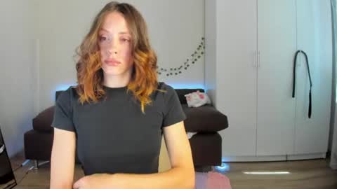 Snapshot of lily__love chatting on 06.25.26 LILY online show from 06.25.26