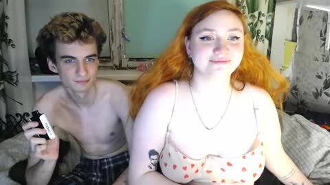 Snapshot of lily_and_richard chatting on 09.15.25 Lily and Richard online show from 09.15.25