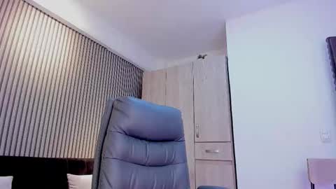 lily_cash1 online show from 11.12.25