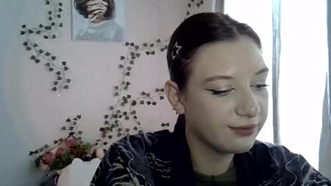 Snapshot of lily_ember chatting on 10.16.25 lily_ember online show from 10.16.25
