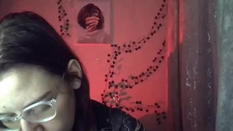 Snapshot of lily_ember chatting on 10.21.25 lily_ember online show from 10.21.25