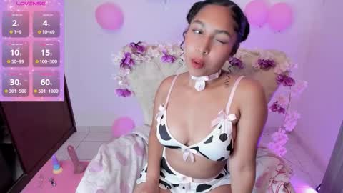 Snapshot of lily_honey_eyes chatting on 10.22.25 lily_honey_eyes online show from 10.22.25