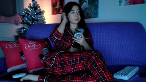 Snapshot of lily_litle chatting on 12.15.24 Lily Litle online show from 12.15.24
