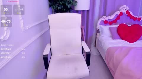 Snapshot of lily_merlin chatting on 02.16.25 Lily online show from 02.16.25