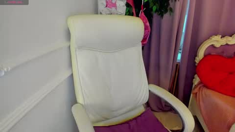 Snapshot of lily_merlin chatting on 07.19.26 Lily online show from 07.19.26