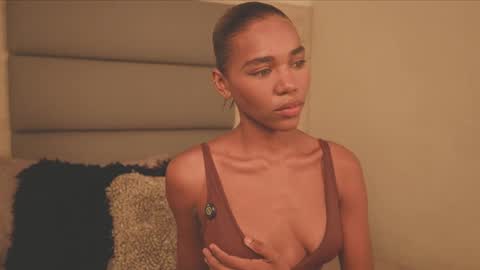 Lily Miiller online show from 02.15.26