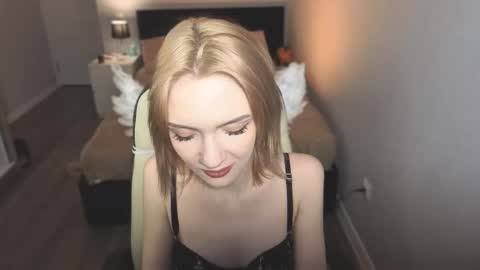 Snapshot of lily_moony chatting on 02.22.26 Lily online show from 02.22.26