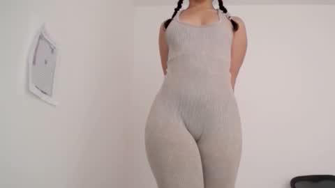 Lily Roberts online show from 03.26.26