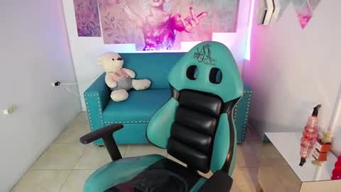 Lily online show from 09.17.25