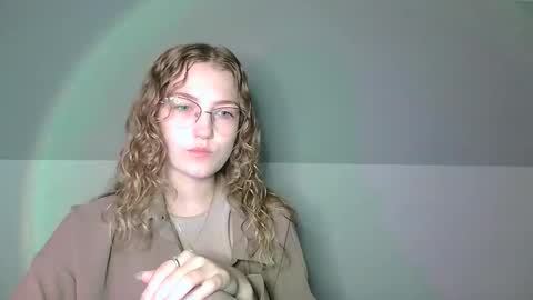 small lily online show from 09.19.25