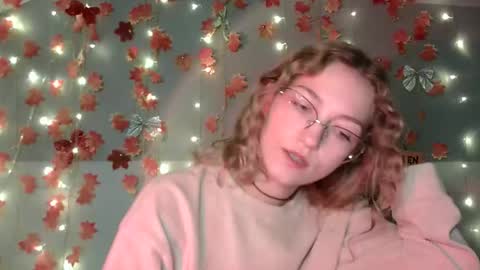 Snapshot of lily_tayberry chatting on 10.14.25 small lily online show from 10.14.25