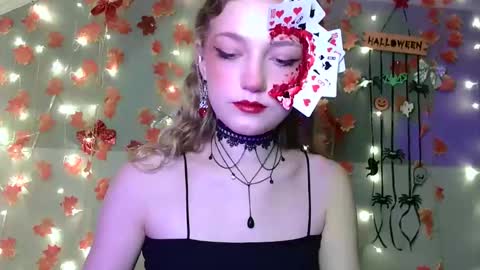 Snapshot of lily_tayberry chatting on 10.22.25 small lily online show from 10.22.25