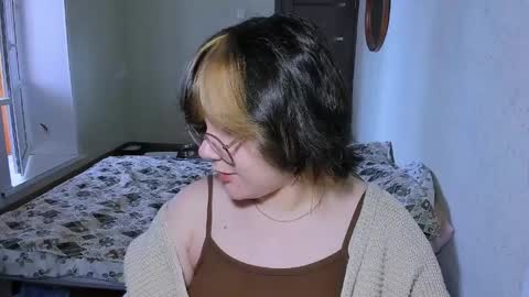 Snapshot of lily_violettt chatting on 04.08.26 Lily online show from 04.08.26