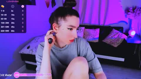 Snapshot of lily_xbaby chatting on 10.22.25 LILY online show from 10.22.25