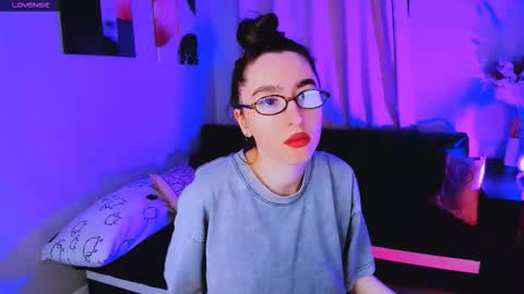 Snapshot of lily_xbaby chatting on 11.12.25 LILY online show from 11.12.25