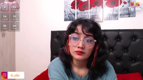 lilyfox23 online show from 10.04.25
