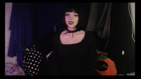 Snapshot of lilyimp chatting on 11.28.25 LUka online show from 11.28.25