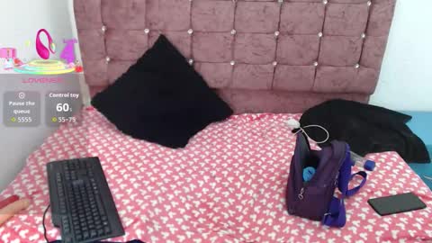 Snapshot of lilyjamesx chatting on 10.31.25 lilyjamesx online show from 10.31.25