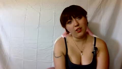 Snapshot of lilylovegood04 chatting on 06.05.26 lily online show from 06.05.26